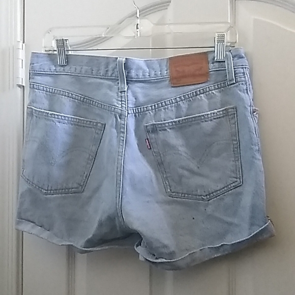 FINAL MARKDOWN LEVI’S 501 distressed denim shorts 28 waistline - Picture 7 of 15